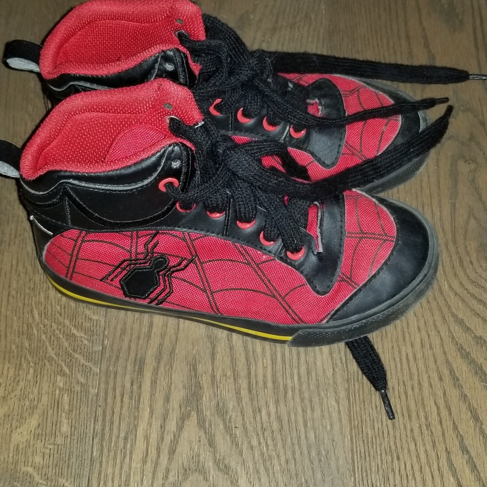 Boys Size 13 Spiderman Sneakers